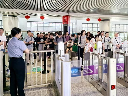 端午鐵路出行創(chuàng)新高 湖北鐵路集團日均167對列車沖刺45萬人次